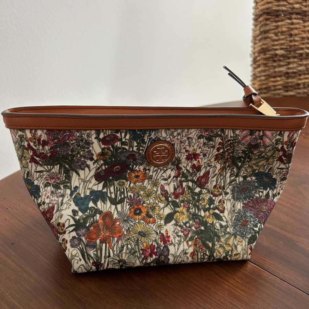 NWOT. Floral Tory Burch cosmetic bag. Matches tote (sold separately).